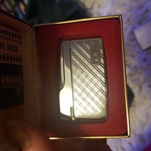 Vintage flame crest lighter
